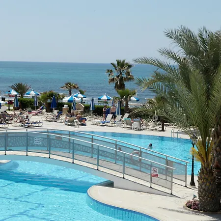 Курортний комплекс Kefalos Tourist Village Пафос