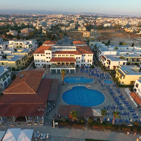 Курортний комплекс Kefalos Tourist Village Пафос