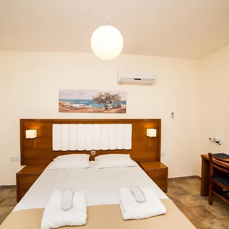 Курортний комплекс Kefalos Tourist Village Пафос